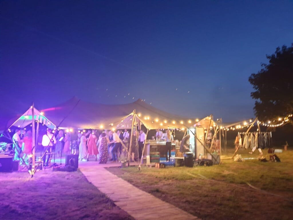 82166353-1360-499D-BE27-E9AF920E1C85_1_105_c